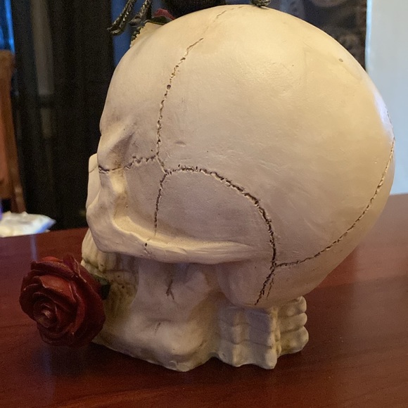 Floral Skull with Spider Decor - Picture 3 of 6